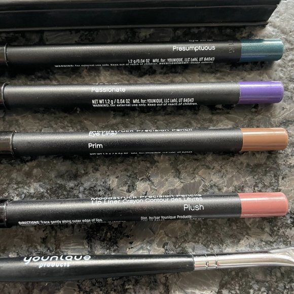 Younique 6 pc Moodstruck lot - Shadow Palette #3, 4 eye & lip liners & brush - Picture 2 of 9